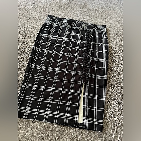 TORRID Women’s Pencil Skirt Plus Black Plaid Pull-On Stretch Corset Fit Size 00 - Picture 1 of 9